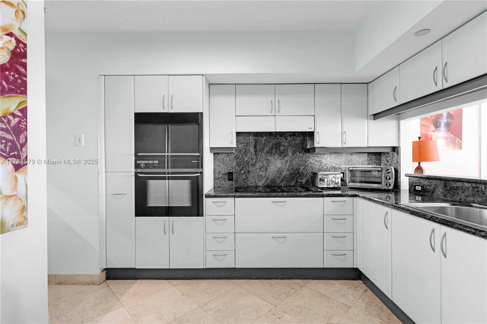 Small Image of 1455 OCEAN DR #1106, Miami Beach Number 10