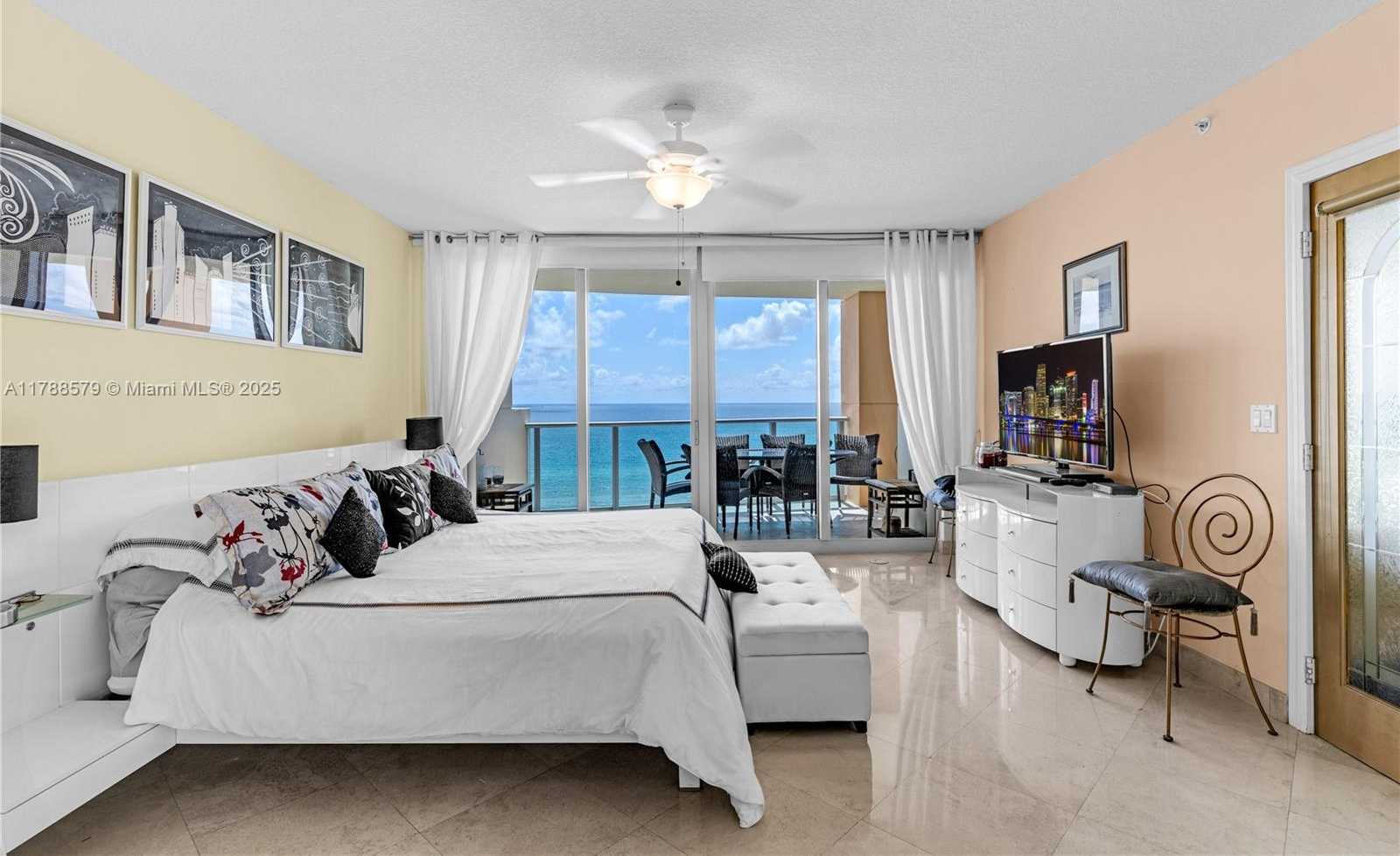 Small Image of 1455 OCEAN DR #1106, Miami Beach Number 11