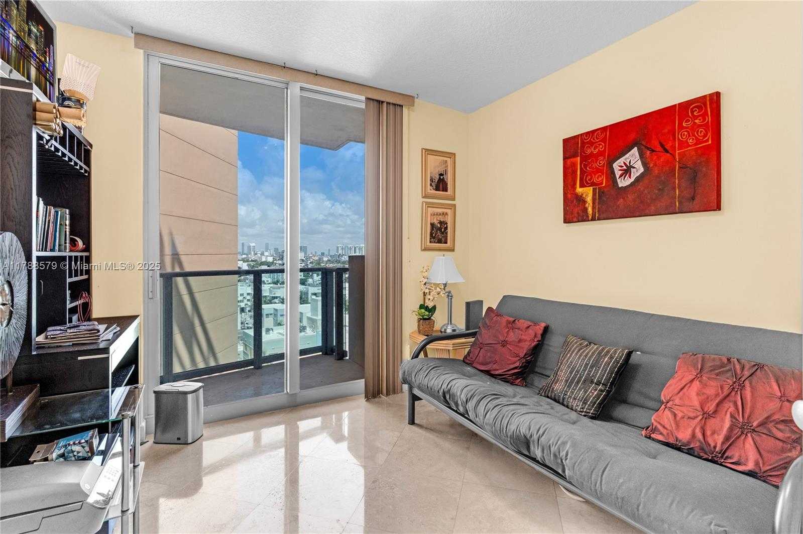 Small Image of 1455 OCEAN DR #1106, Miami Beach Number 20