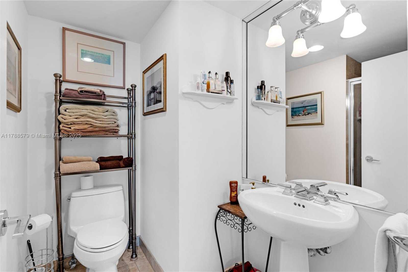 Small Image of 1455 OCEAN DR #1106, Miami Beach Number 21