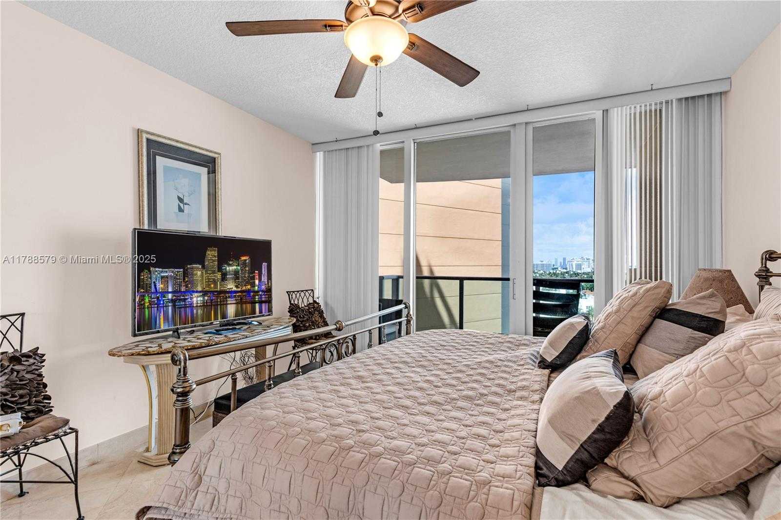 Small Image of 1455 OCEAN DR #1106, Miami Beach Number 23