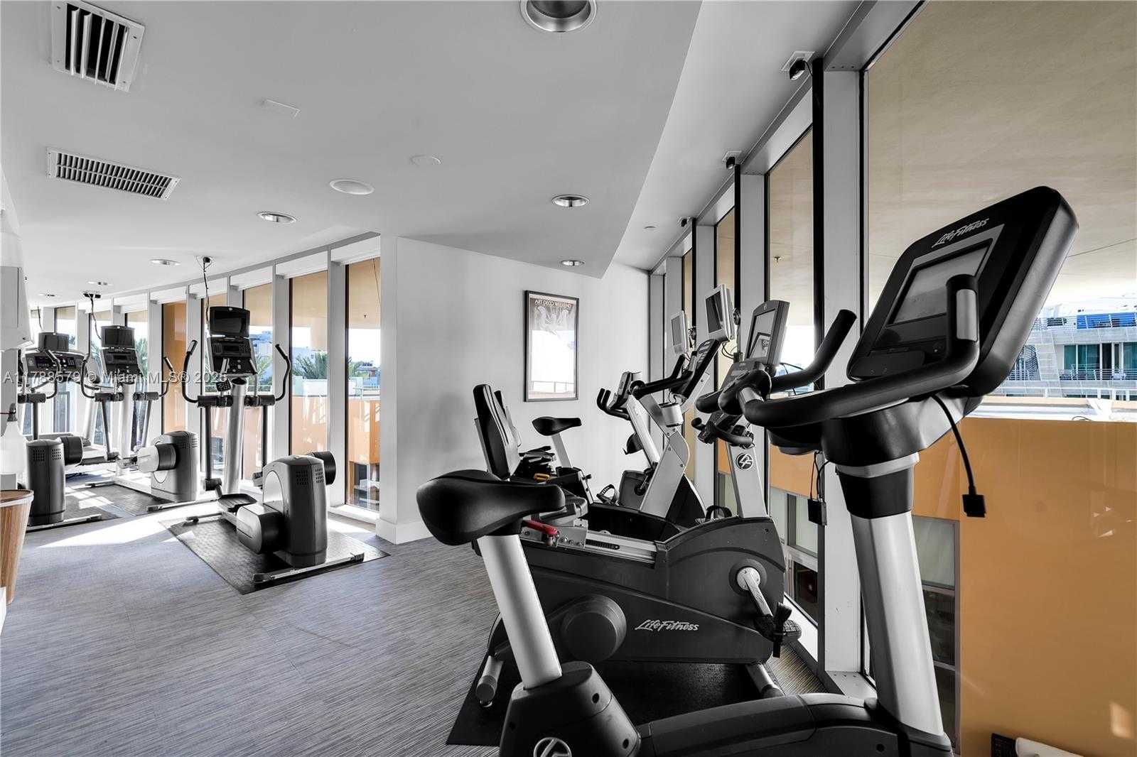 Small Image of 1455 OCEAN DR #1106, Miami Beach Number 37