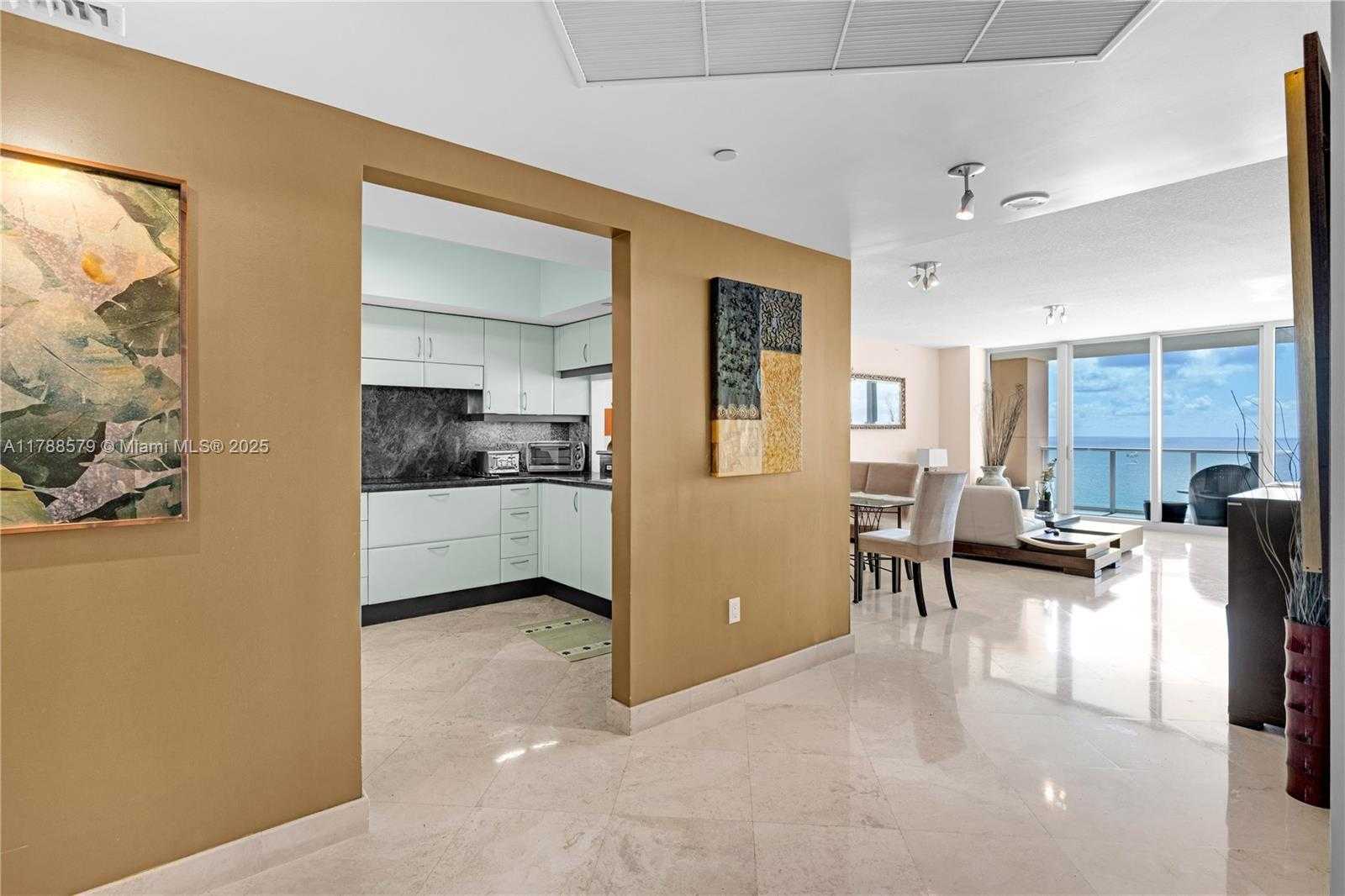 Small Image of 1455 OCEAN DR #1106, Miami Beach Number 9