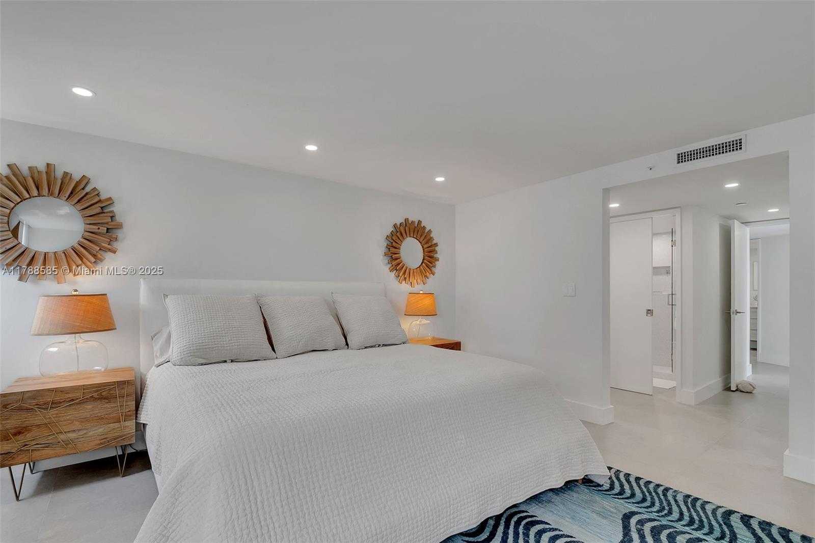 Small Image of 2401 COLLINS AVE #1602, Miami Beach Number 10