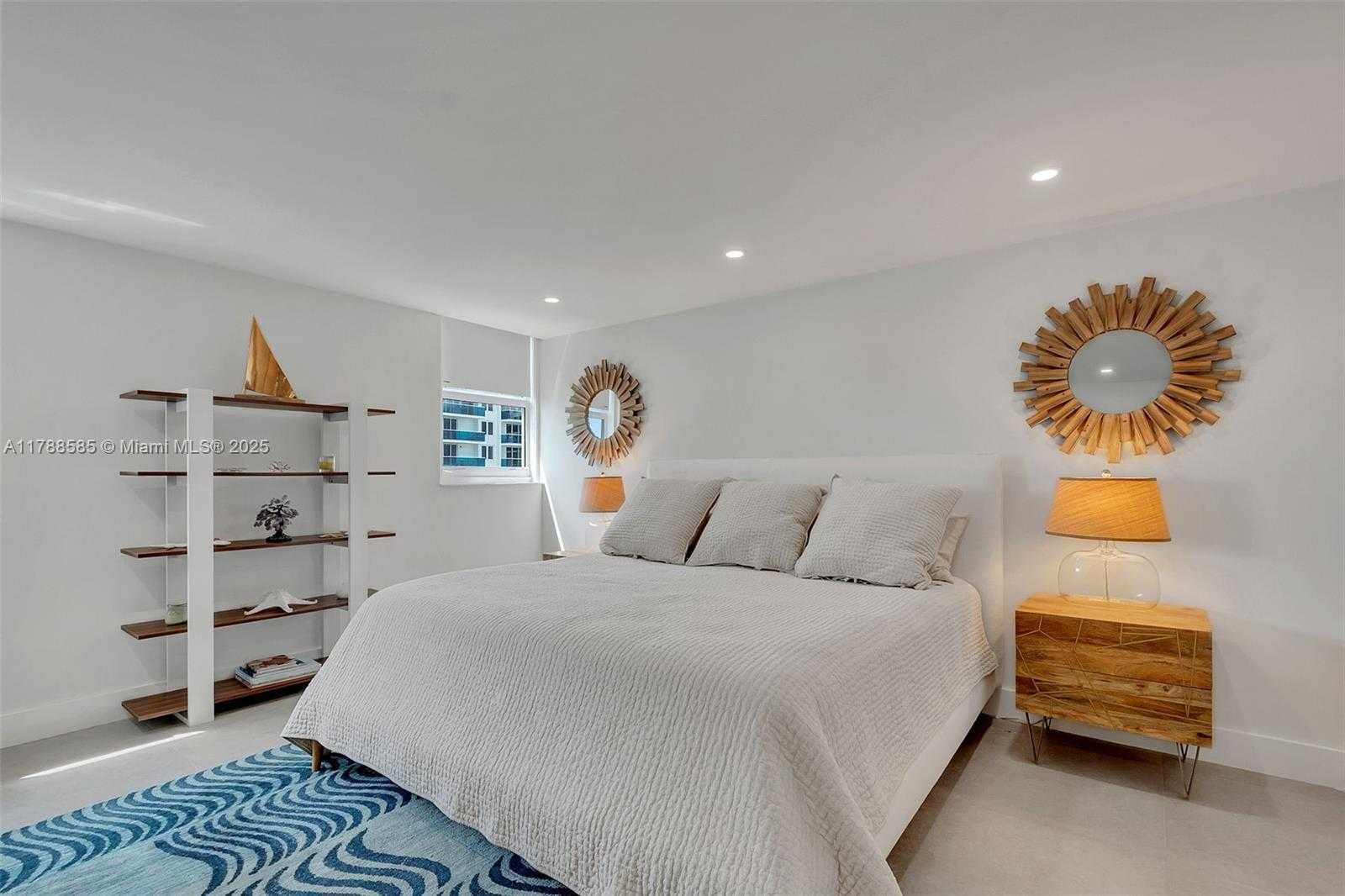 Small Image of 2401 COLLINS AVE #1602, Miami Beach Number 11