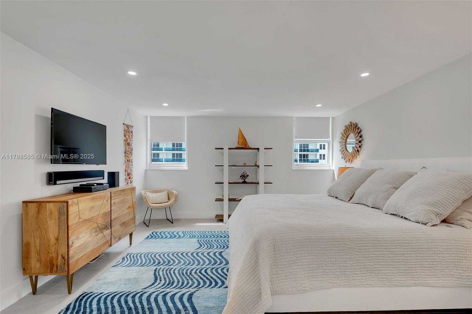 Small Image of 2401 COLLINS AVE #1602, Miami Beach Number 12