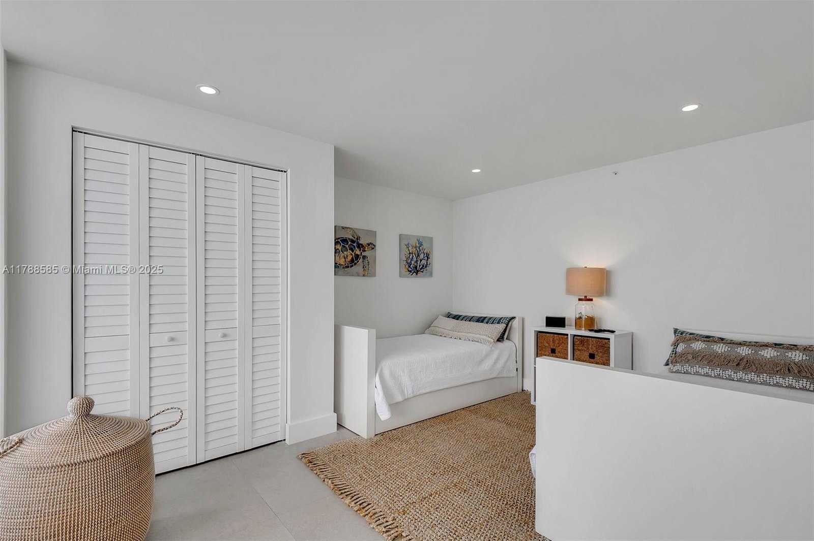 Small Image of 2401 COLLINS AVE #1602, Miami Beach Number 16