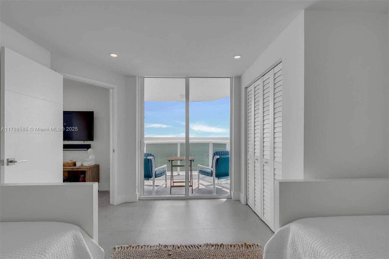 Small Image of 2401 COLLINS AVE #1602, Miami Beach Number 17