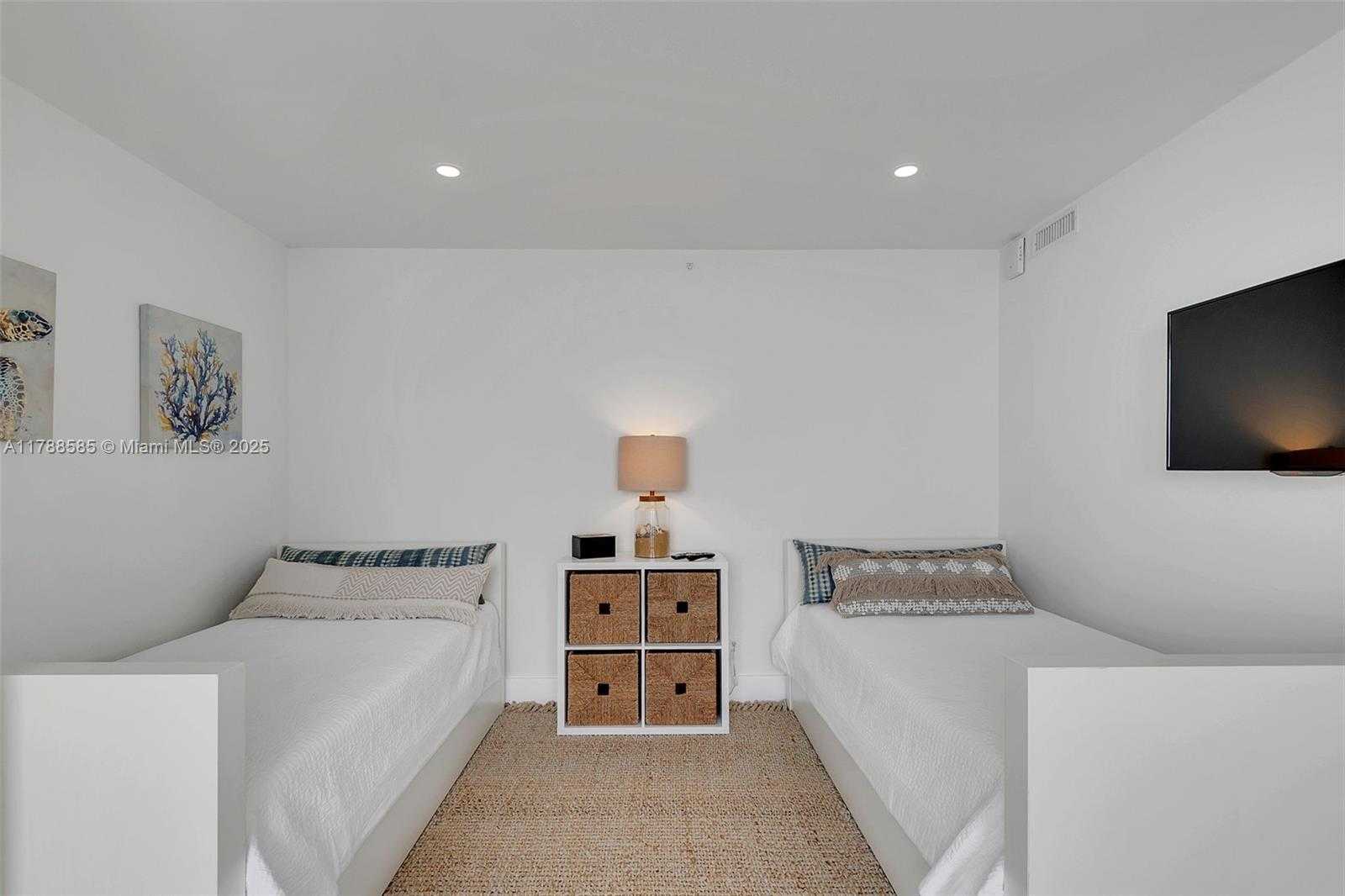 Small Image of 2401 COLLINS AVE #1602, Miami Beach Number 18