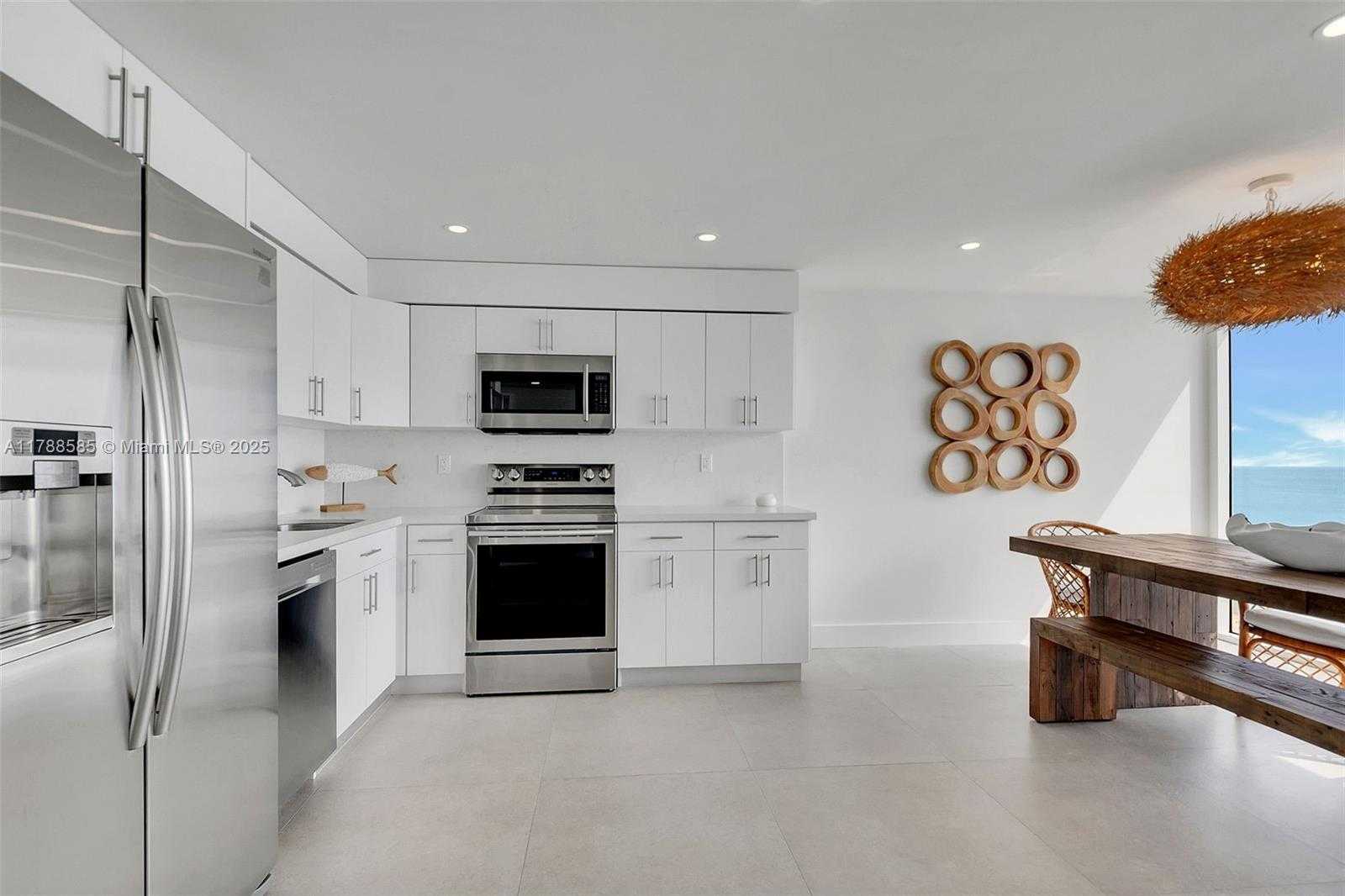 Small Image of 2401 COLLINS AVE #1602, Miami Beach Number 19