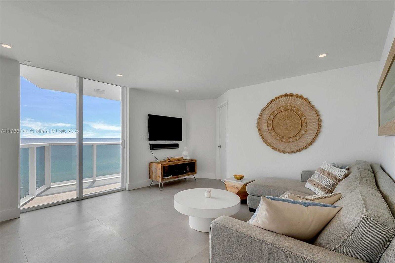 Small Image of 2401 COLLINS AVE #1602, Miami Beach Number 5