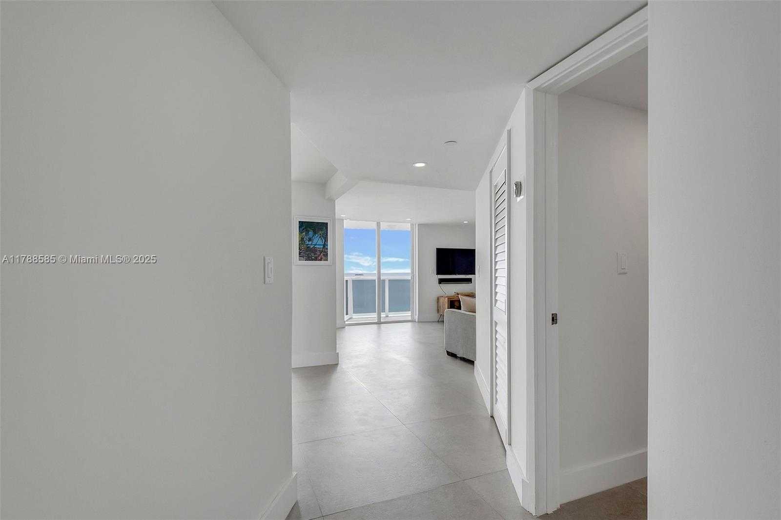 Small Image of 2401 COLLINS AVE #1602, Miami Beach Number 7