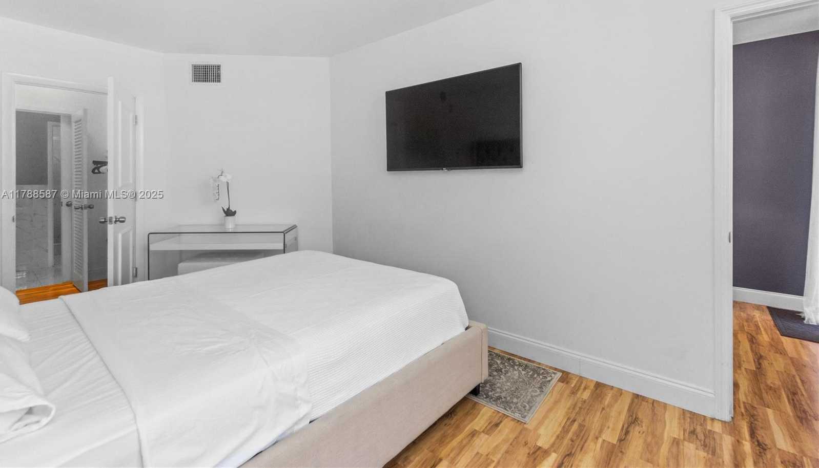 Small Image of 100 LINCOLN RD #309, Miami Beach Number 11