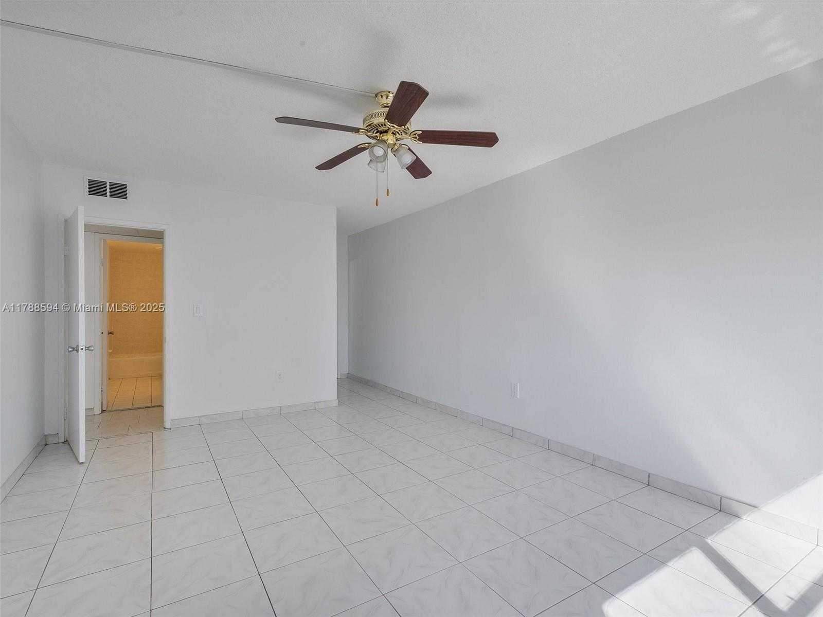 Small Image of 400 KINGS POINT DR #523, Sunny Isles Beach Number 13