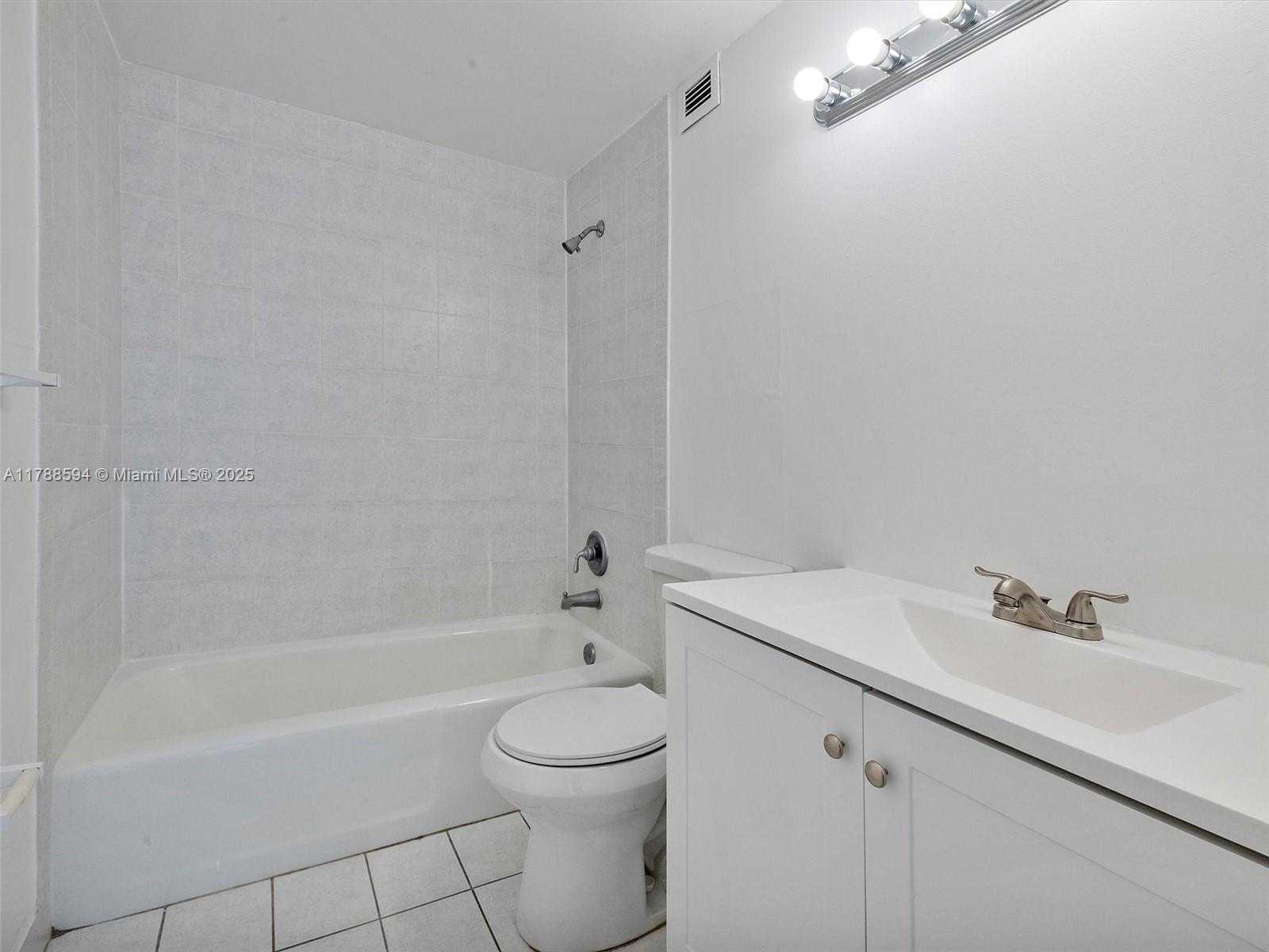 Small Image of 400 KINGS POINT DR #523, Sunny Isles Beach Number 16