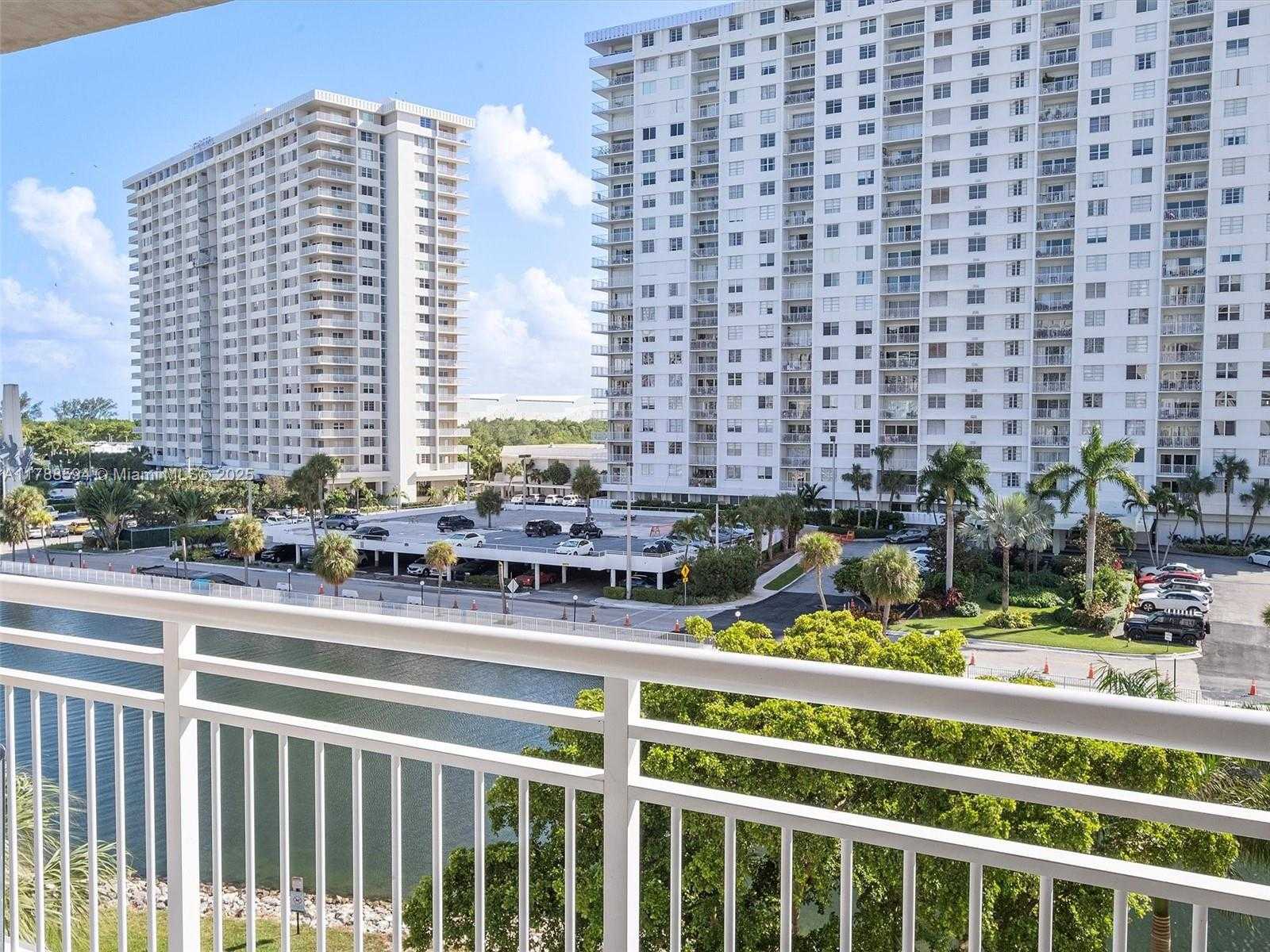Small Image of 400 KINGS POINT DR #523, Sunny Isles Beach Number 17