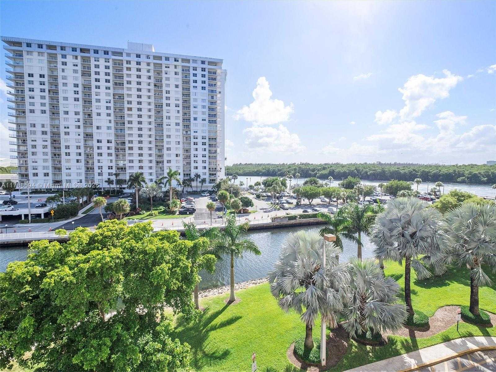 Small Image of 400 KINGS POINT DR #523, Sunny Isles Beach Number 18