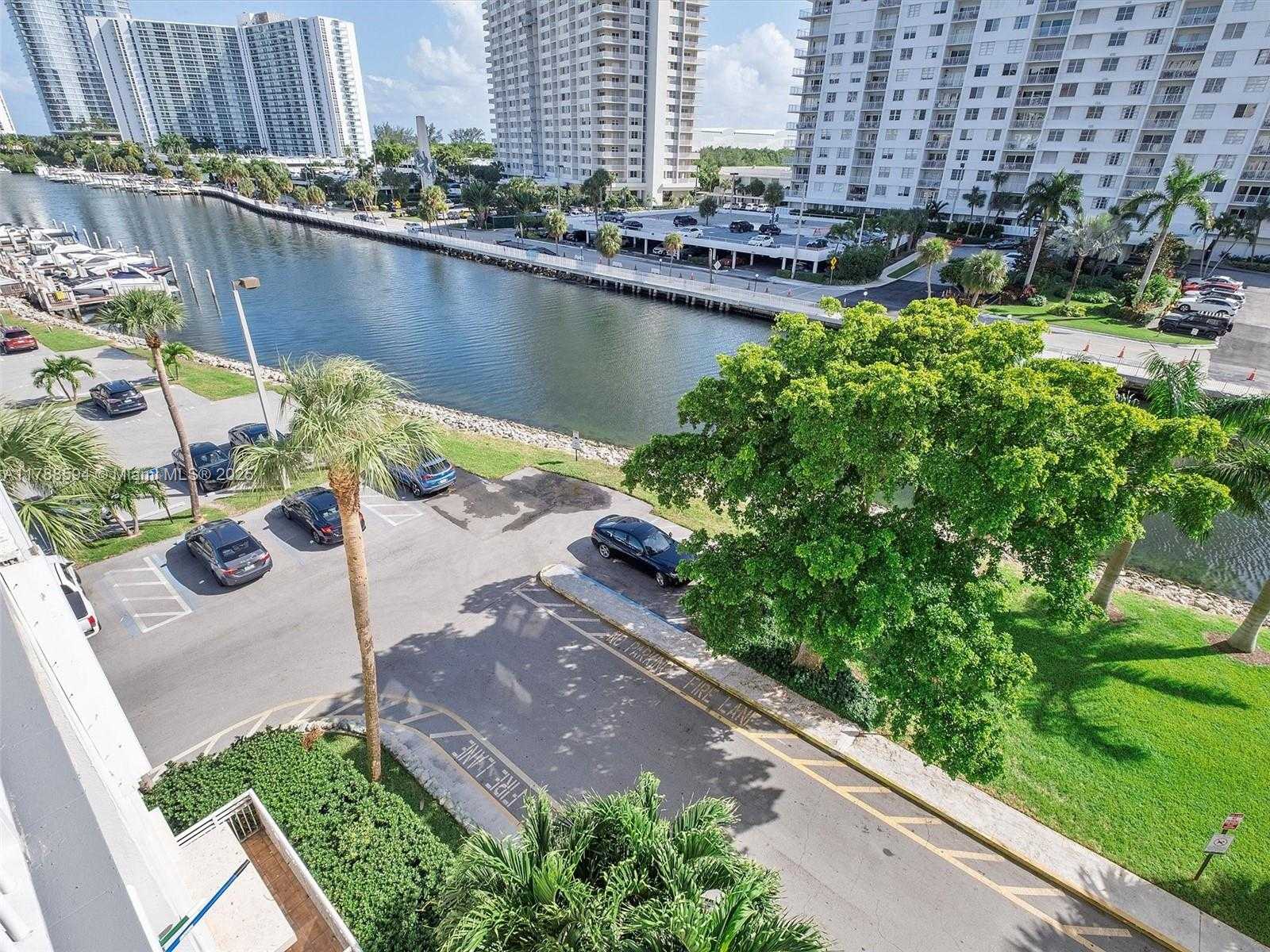 Small Image of 400 KINGS POINT DR #523, Sunny Isles Beach Number 19
