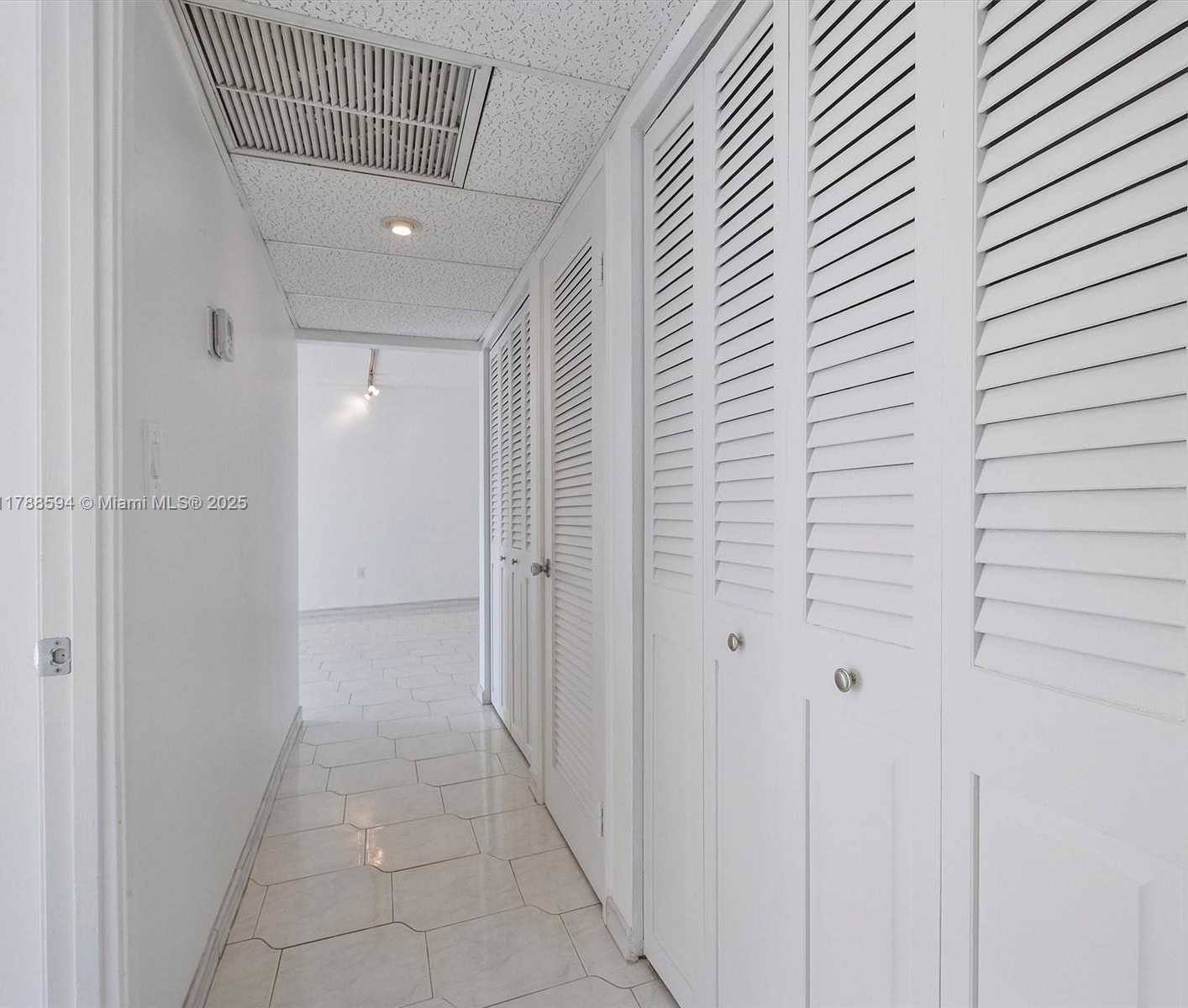 Small Image of 400 KINGS POINT DR #523, Sunny Isles Beach Number 21