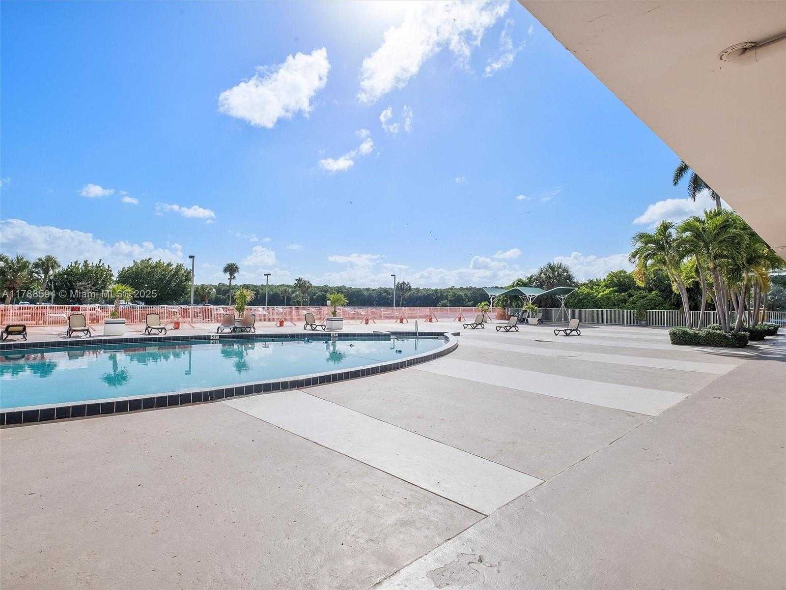 Small Image of 400 KINGS POINT DR #523, Sunny Isles Beach Number 24