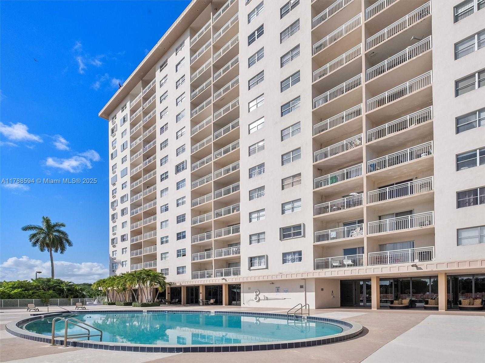 Small Image of 400 KINGS POINT DR #523, Sunny Isles Beach Number 25