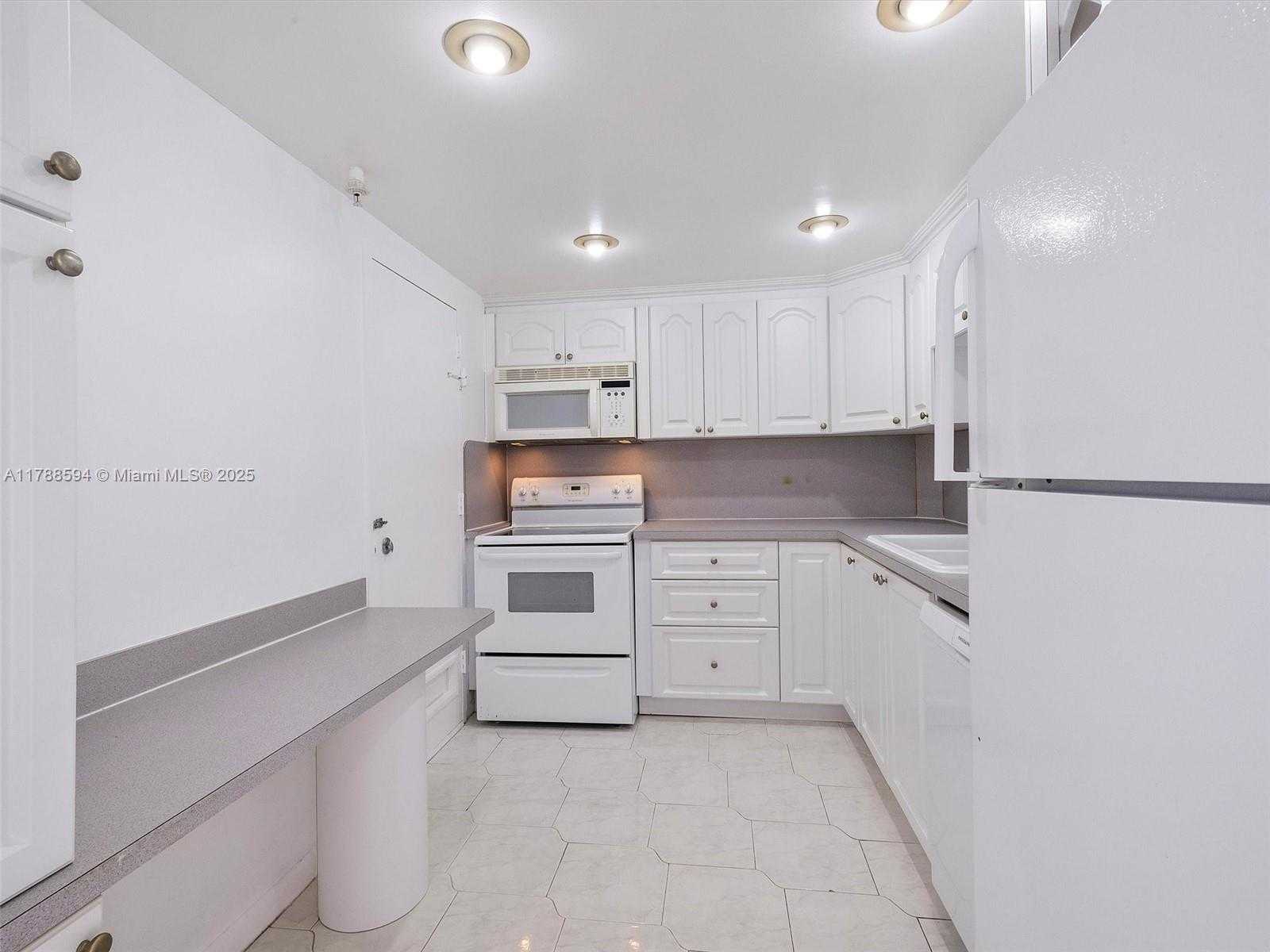 Small Image of 400 KINGS POINT DR #523, Sunny Isles Beach Number 6