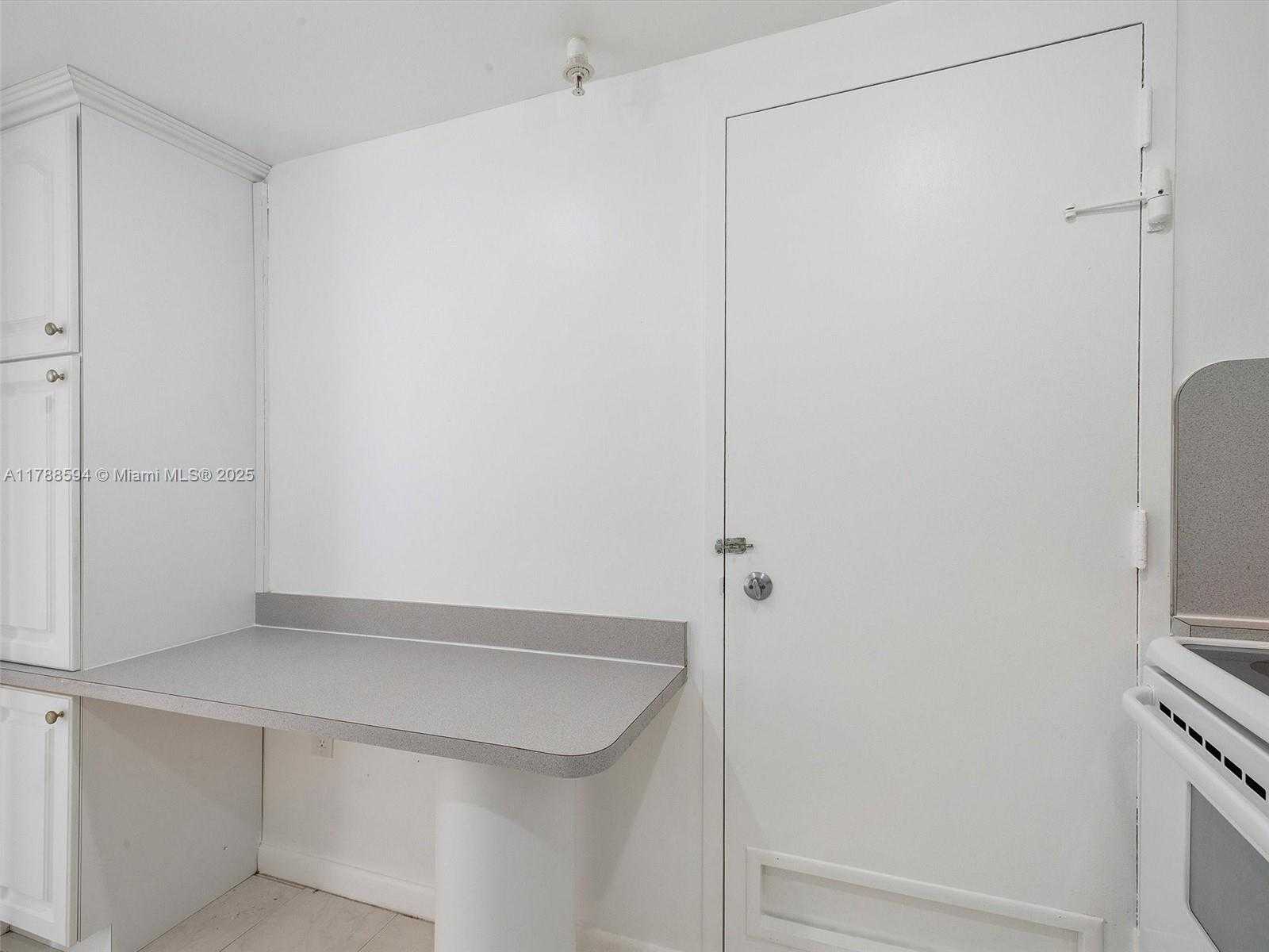Small Image of 400 KINGS POINT DR #523, Sunny Isles Beach Number 8
