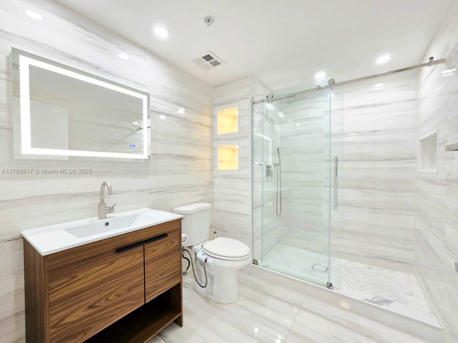 Small Image of 335 SOUTH BISCAYNE BLVD #812, Miami Number 11