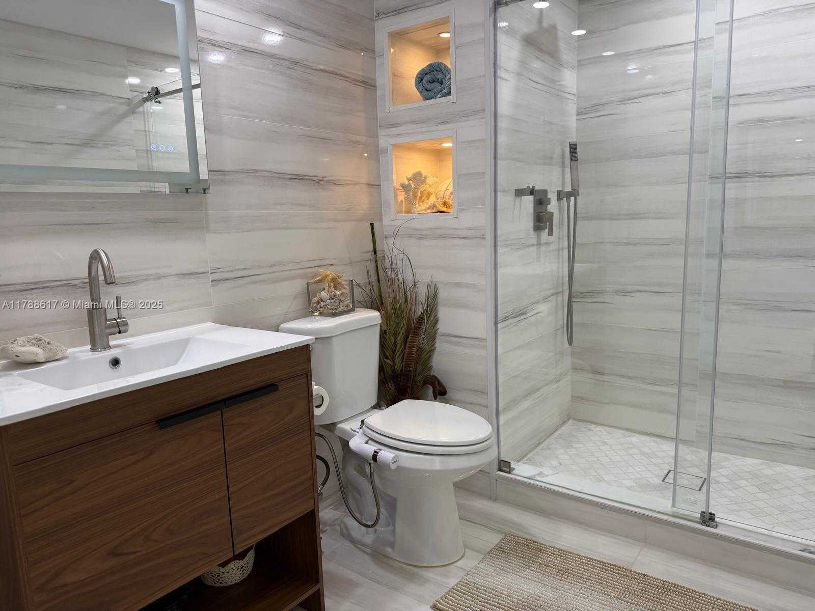 Small Image of 335 SOUTH BISCAYNE BLVD #812, Miami Number 12