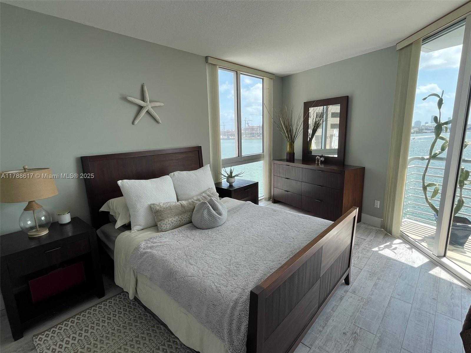 Small Image of 335 SOUTH BISCAYNE BLVD #812, Miami Number 15