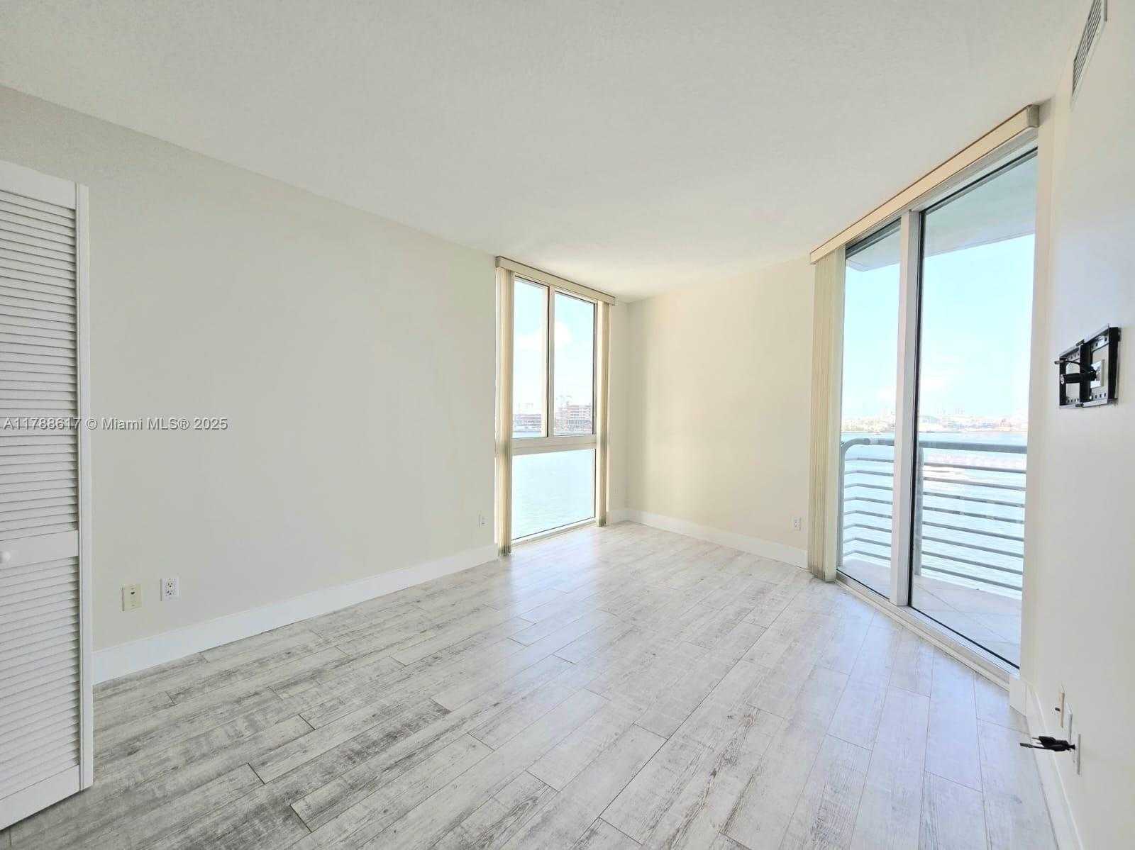 Small Image of 335 SOUTH BISCAYNE BLVD #812, Miami Number 16