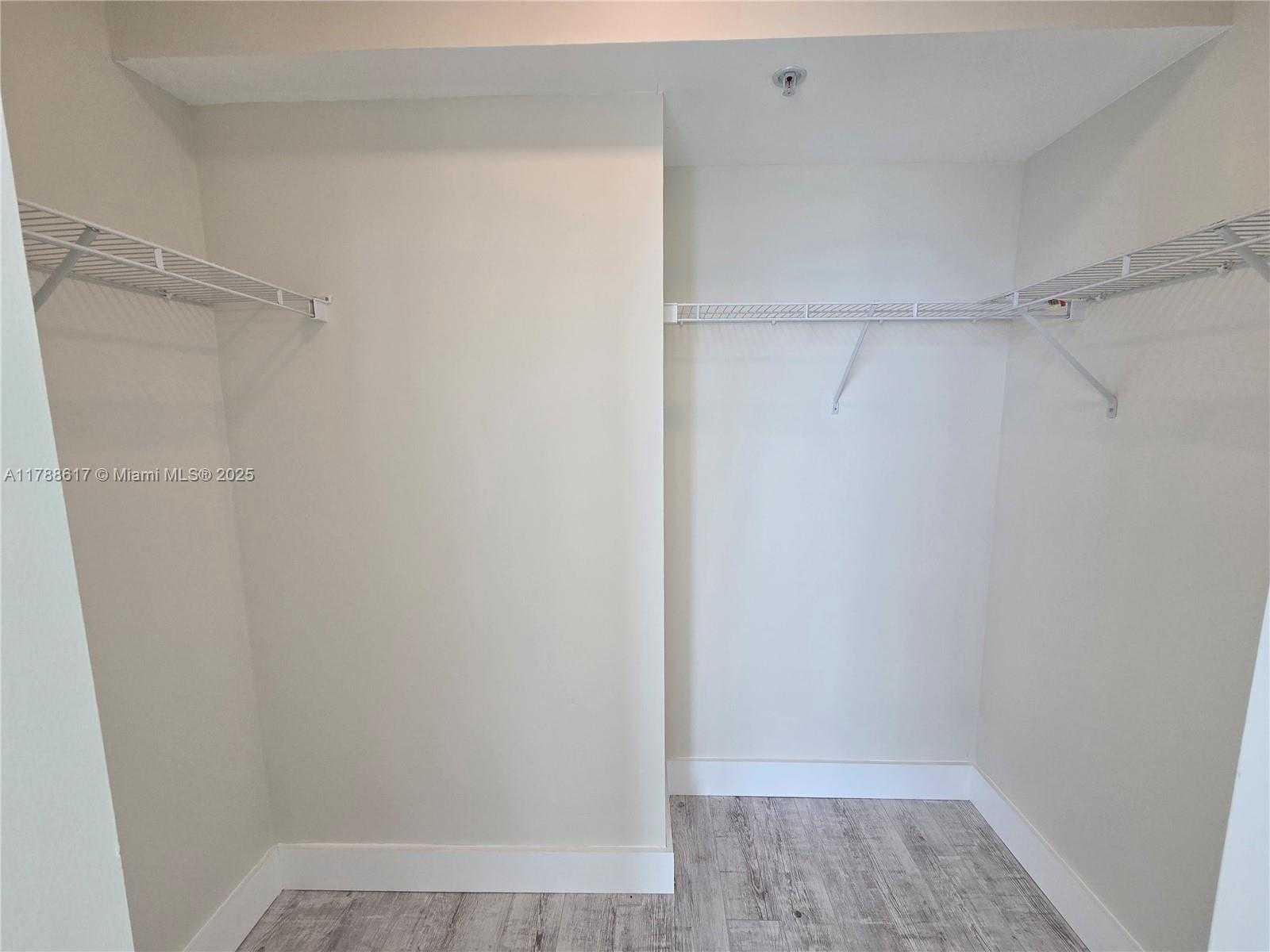 Small Image of 335 SOUTH BISCAYNE BLVD #812, Miami Number 17