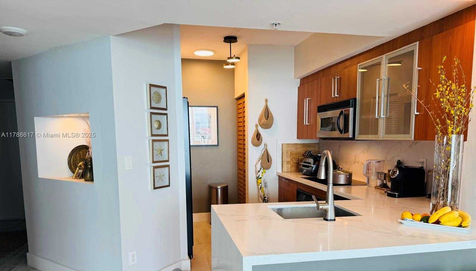 Small Image of 335 SOUTH BISCAYNE BLVD #812, Miami Number 2