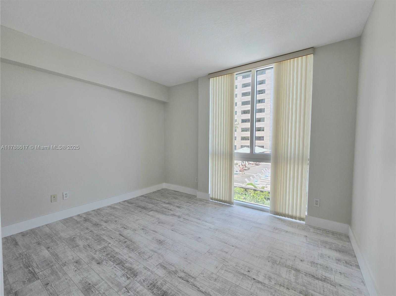 Small Image of 335 SOUTH BISCAYNE BLVD #812, Miami Number 20