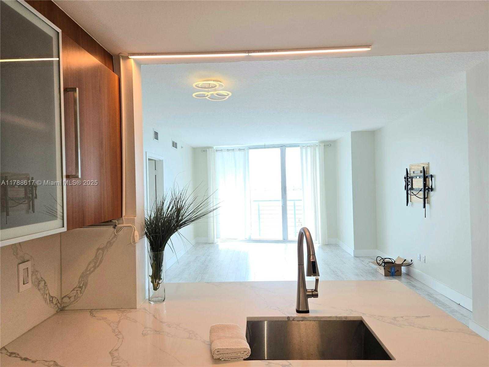 Small Image of 335 SOUTH BISCAYNE BLVD #812, Miami Number 22