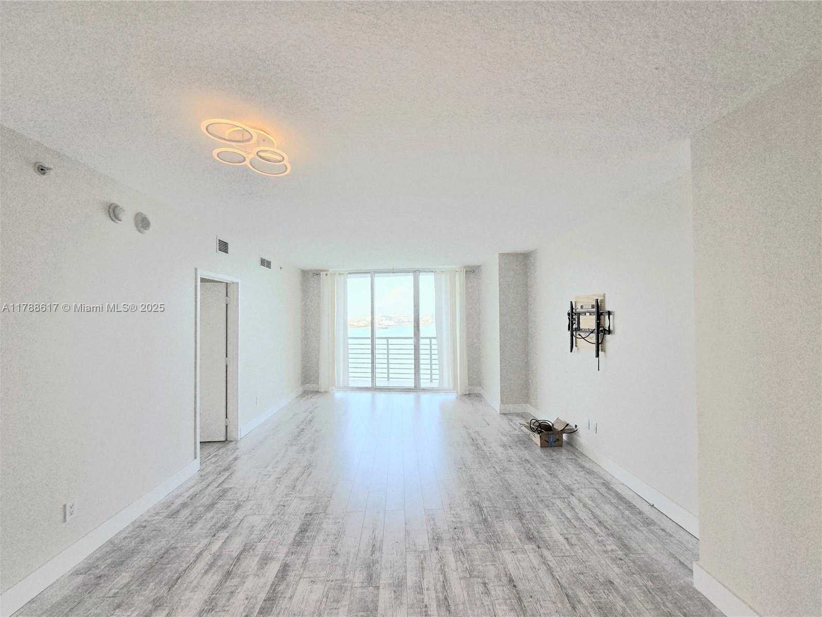 Small Image of 335 SOUTH BISCAYNE BLVD #812, Miami Number 24