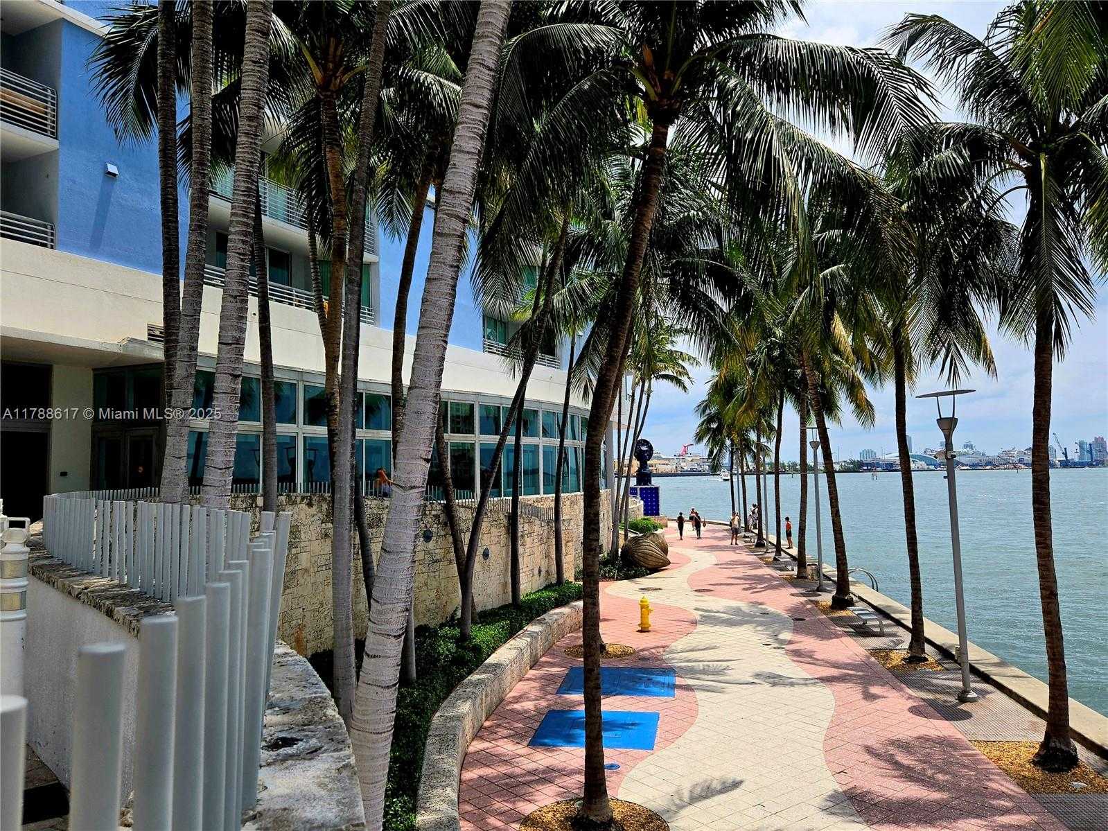 Small Image of 335 SOUTH BISCAYNE BLVD #812, Miami Number 27