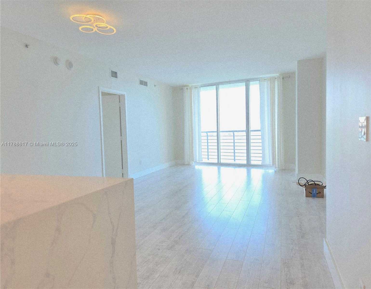 Small Image of 335 SOUTH BISCAYNE BLVD #812, Miami Number 5