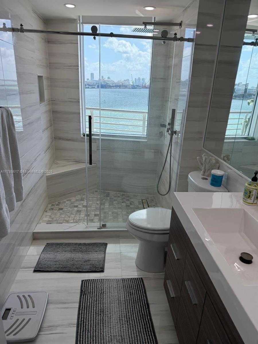 Small Image of 335 SOUTH BISCAYNE BLVD #812, Miami Number 9