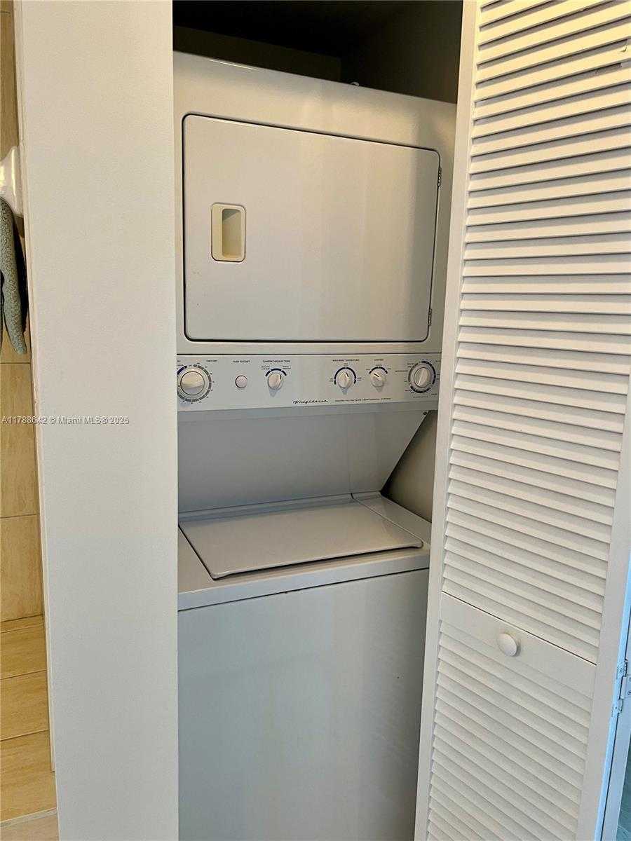 Small Image of 1750 NORTH BAYSHORE DR #5309, Miami Number 14