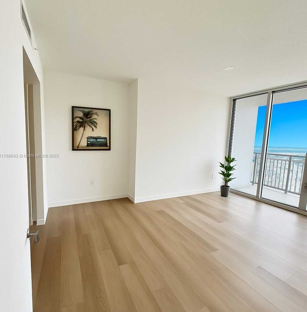 Small Image of 1750 NORTH BAYSHORE DR #5309, Miami Number 9
