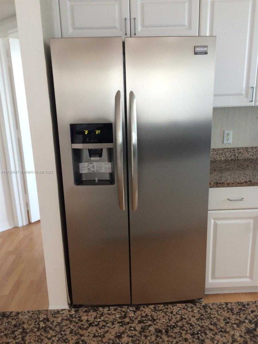 Small Image of 1155 BRICKELL BAY DR #301, Miami Number 14
