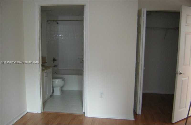 Small Image of 1155 BRICKELL BAY DR #301, Miami Number 8