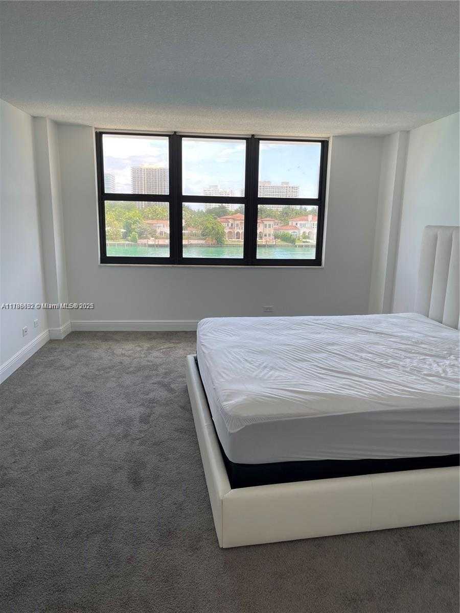 Small Image of 10101 EAST BAY HARBOR DR #405, Bay Harbor Islands Number 13