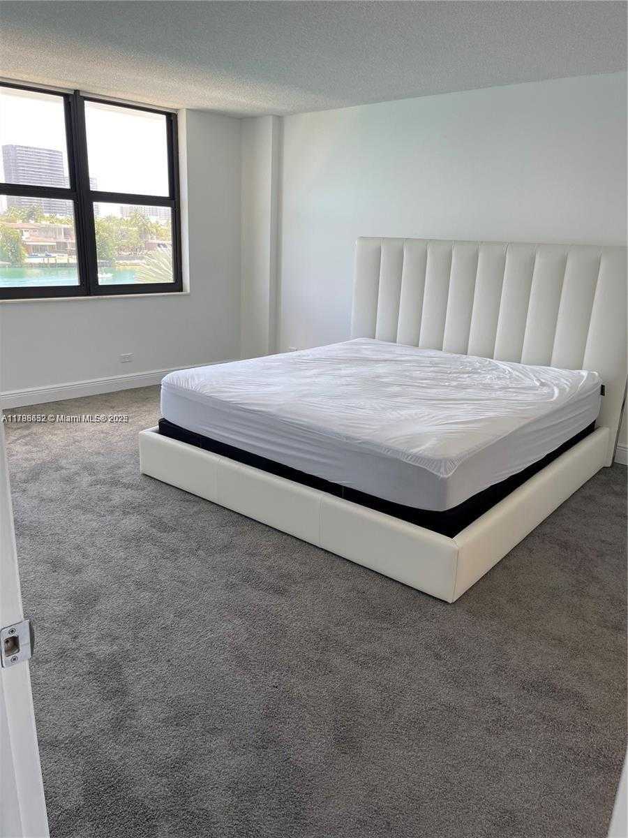 Small Image of 10101 EAST BAY HARBOR DR #405, Bay Harbor Islands Number 14