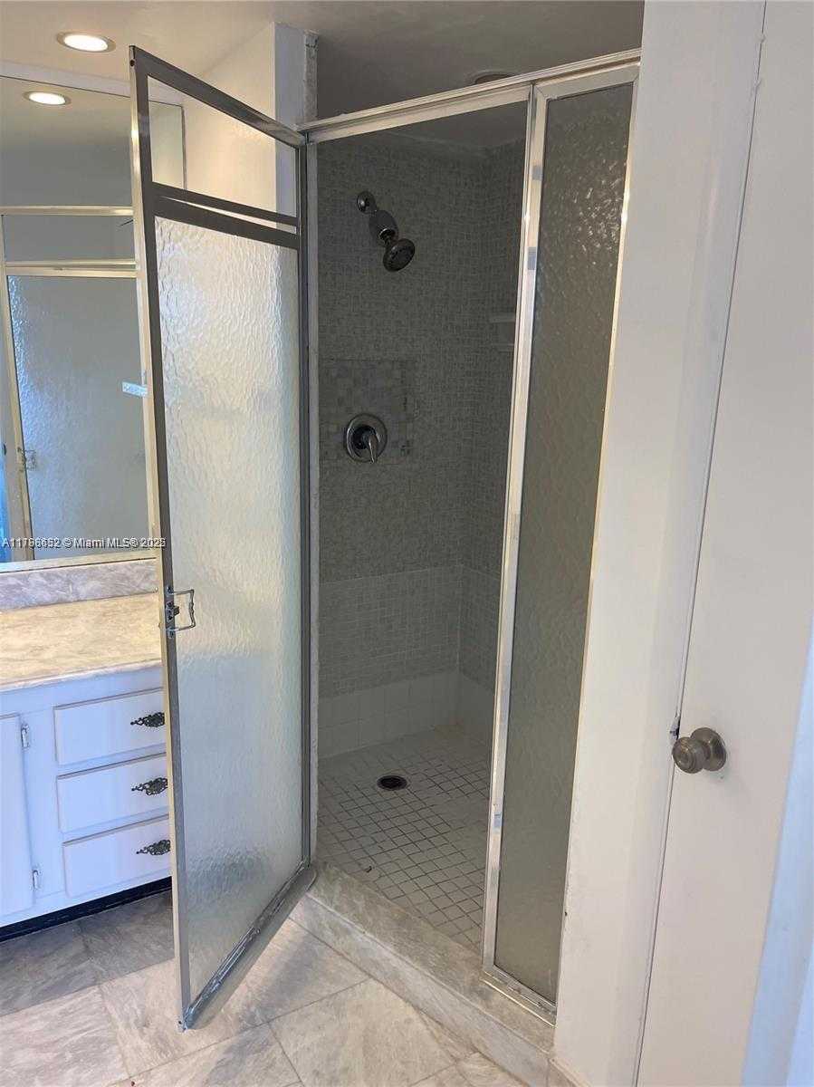 Small Image of 10101 EAST BAY HARBOR DR #405, Bay Harbor Islands Number 15