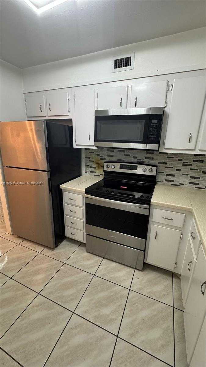 Small Image of 10101 EAST BAY HARBOR DR #405, Bay Harbor Islands Number 17