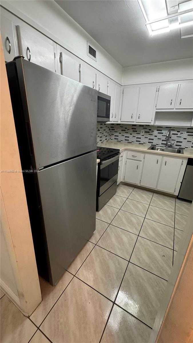 Small Image of 10101 EAST BAY HARBOR DR #405, Bay Harbor Islands Number 18