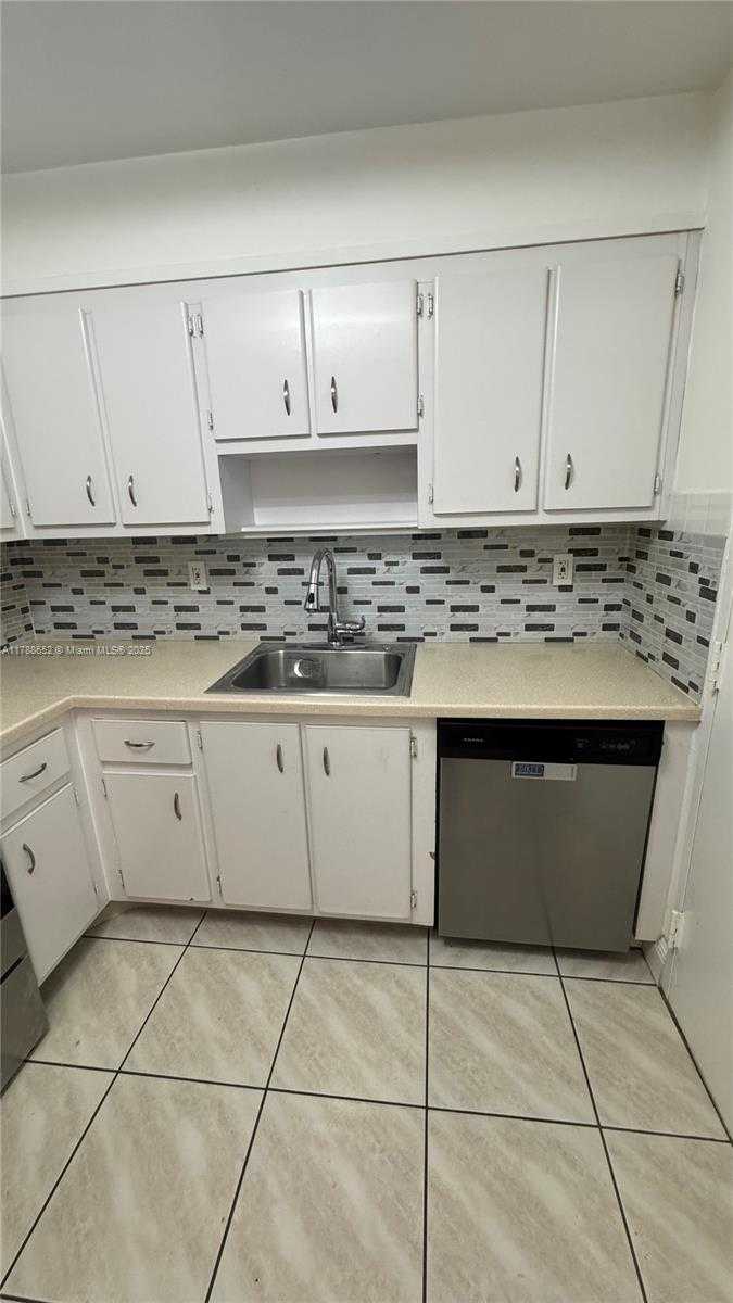 Small Image of 10101 EAST BAY HARBOR DR #405, Bay Harbor Islands Number 20