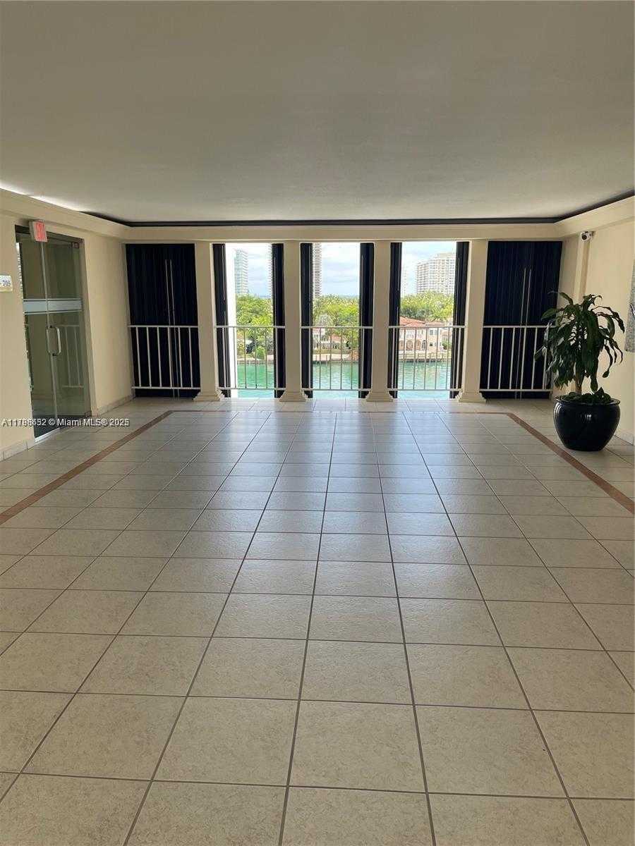 Small Image of 10101 EAST BAY HARBOR DR #405, Bay Harbor Islands Number 23